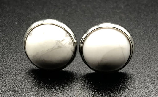 Howlite stud earrings - Studs