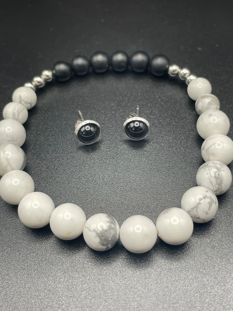 Howlite x onyx bracelet & earring set - Bracelets