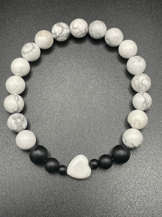 Howlite x onyx heart shaped bracelet - Bracelets