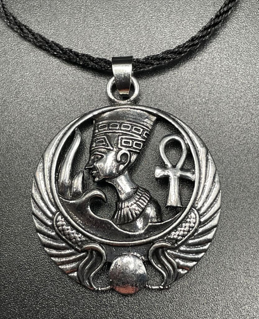 Queen nefertiti charm necklace - Necklaces