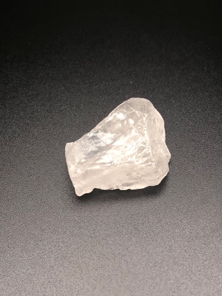 Raw clear quartz stone - Tumbled stone